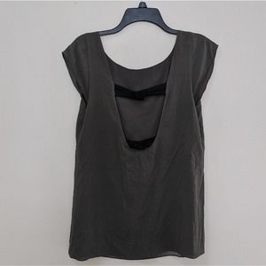 Alice + Olivia Base top size Medium EUC